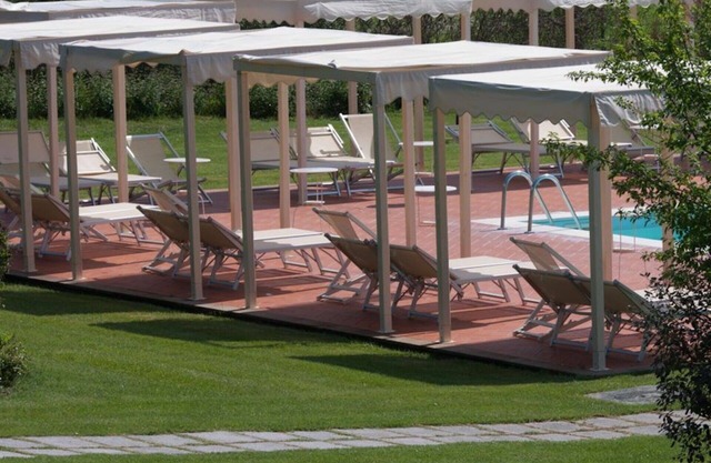 Schöne Wohnung für 4 Personen mit W-LAN, Pool, Klimaanlage, TV und Parkplatz