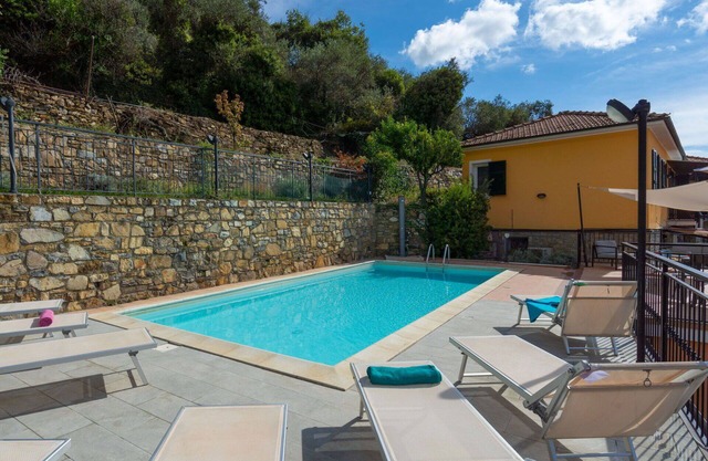 Gemütliche Wohnung für 18 Personen mit W-LAN, privatem Pool, TV, Innenhof und Panoramablick