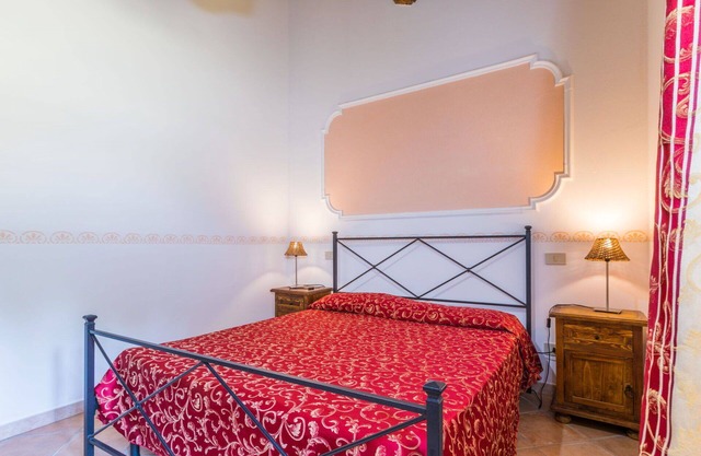 Herrliche Wohnung für 6 Personen mit Pool, Klimaanlage, W-LAN, TV, Innenhof und Parkplatz