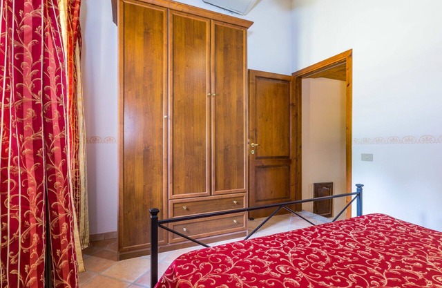 Angenehme Wohnung für 5 Gäste mit Pool, W-LAN, Klimaanlage, TV, Innenhof und Parkplatz