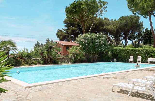 Angenehme Wohnung für 4 Gäste mit W-LAN, Pool, TV und Balkon