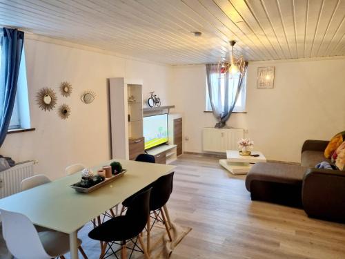 Cosy Apartment in Groß-Rohrheim – 87 m² – Sunny Terrace