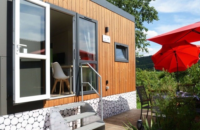 Angenehme Wohnung in einem Ferienhaus mit W-LAN, TV, Haustiere erlaubt und Parkplatz