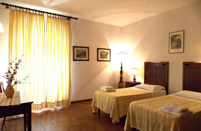 Schöne Wohnung in einem Ferienhaus für 6 Leute mit W-LAN, Pool, TV, Panoramablick und Parkplatz