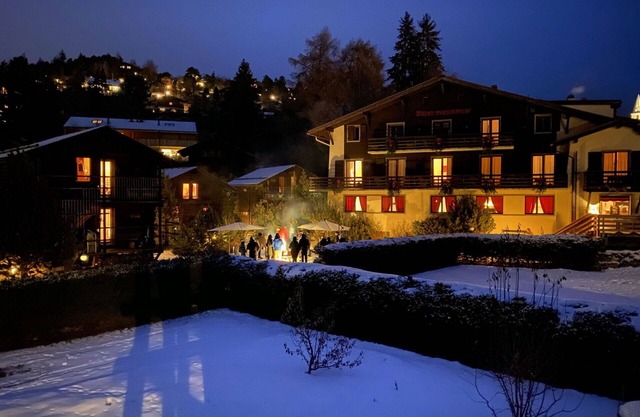 Herrliche Wohnung in einem Ferienhaus für 15 Leute mit W-LAN, Whirlpool, Terrasse und Parkplatz