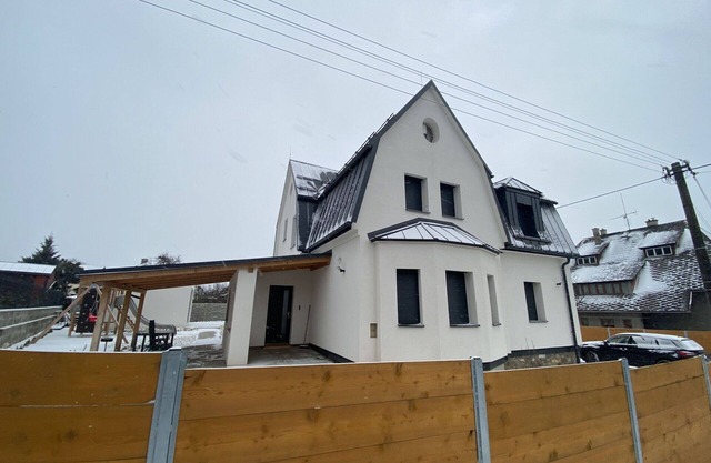 Herrliche Wohnung in einem Ferienhaus für 6 Leute mit W-LAN, TV, Terrasse und Parkplatz