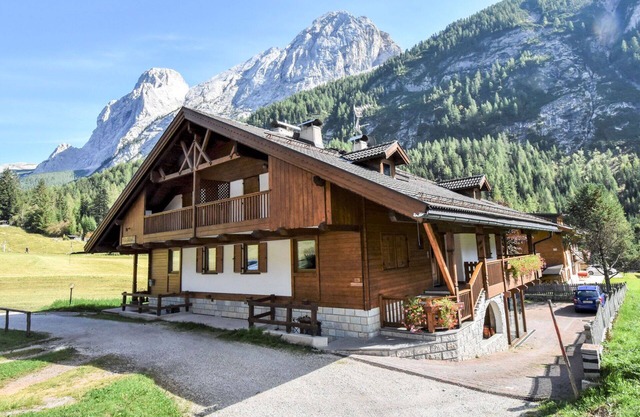 Angenehme Wohnung in einem Ferienhaus mit W-LAN, TV, Balkon, Haustiere erlaubt und Parkplatz