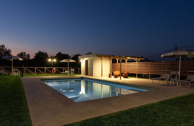 Angenehme Wohnung in einem Ferienhaus mit Pool, W-LAN, Klimaanlage, TV, Panoramablick und Parkplatz