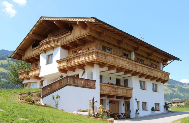 Wohnung in einem Ferienhaus mit W-LAN, TV, Terrasse, Haustiere erlaubt, Panoramablick, Parkplatz