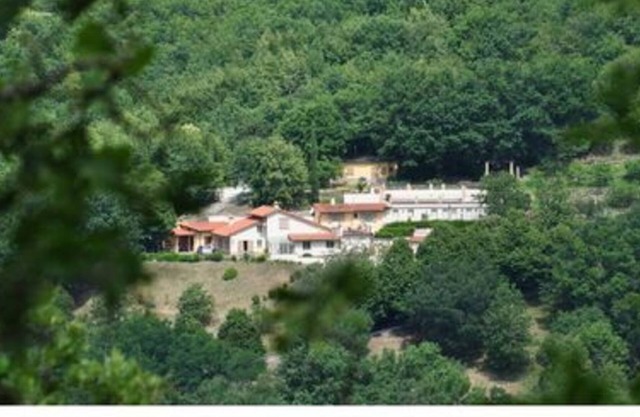 Herrliche Wohnung in einem Ferienhaus mit W-LAN, Pool, Haustiere erlaubt, Panoramablick, Parkplatz