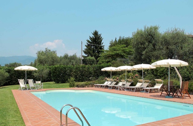 Herrliche Wohnung in einem Ferienhaus mit W-LAN, Pool, TV, Terrasse, Panoramablick, Parkplatz