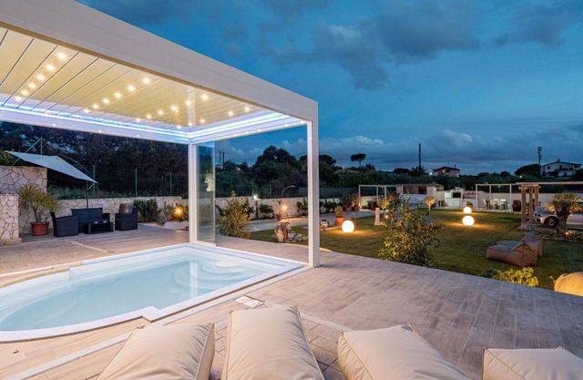 Schöne Wohnung in einem Ferienhaus mit Klimaanlage, Pool, W-LAN, TV, Innenhof und Parkplatz