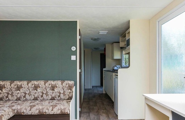 Angenehme Wohnung in einem Ferienhaus mit W-LAN, Pool, TV, Haustiere erlaubt und Parkplatz