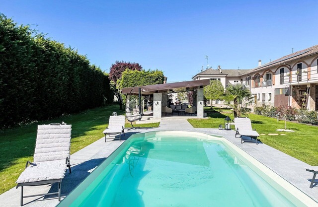 Herrliche Wohnung für 4 Leute mit W-LAN, Pool, TV, Innenhof, Haustiere erlaubt und Parkplatz