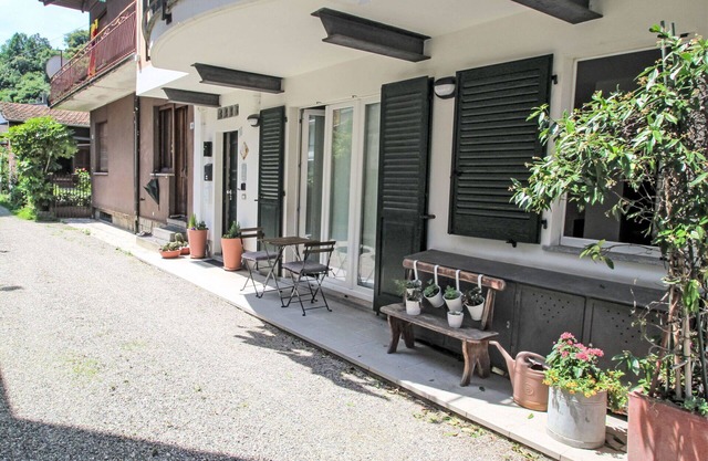 Cosy apartment for 2 guests with WIFI, TV, patio, pets allowed and parking