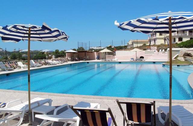 Gemütliche Wohnung für 4 Gäste mit Pool, TV, Balkon, Haustiere erlaubt und Parkplatz