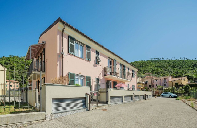 Schöne Wohnung für 5 Leute mit Klimaanlage, W-LAN, TV, Innenhof, Haustiere erlaubt und Parkplatz