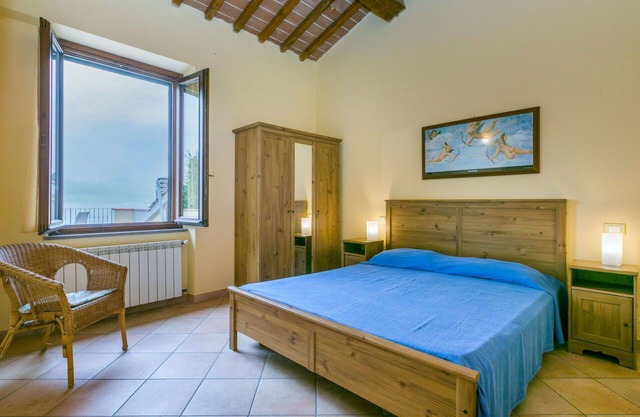Angenehme Wohnung mit Pool, W-LAN, TV, Terrasse, Haustiere erlaubt, Panoramablick und Parkplatz