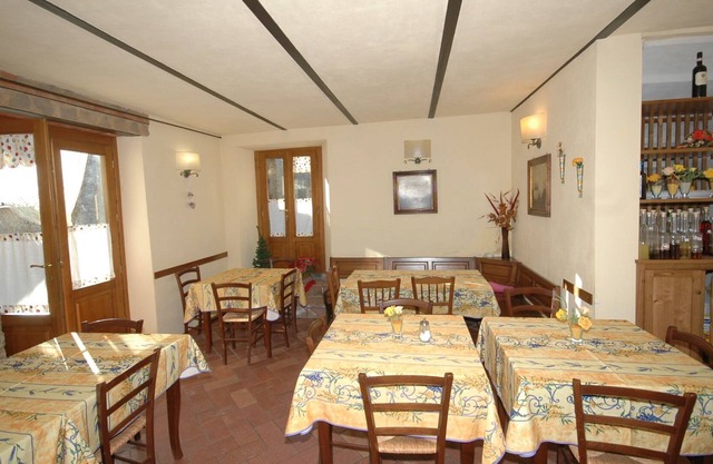 Angenehme Wohnung mit privatem Pool, W-LAN, TV, Balkon, Haustiere erlaubt, Panoramablick, Parkplatz