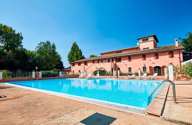 Schöne Wohnung mit Pool, W-LAN, TV, Balkon, Haustiere erlaubt und Parkplatz, bei Spoleto