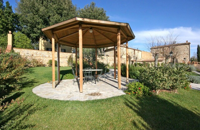 Schöne Wohnung mit W-LAN, Pool, TV, Haustiere erlaubt, Panoramablick, Parkplatz, bei San Gimignano