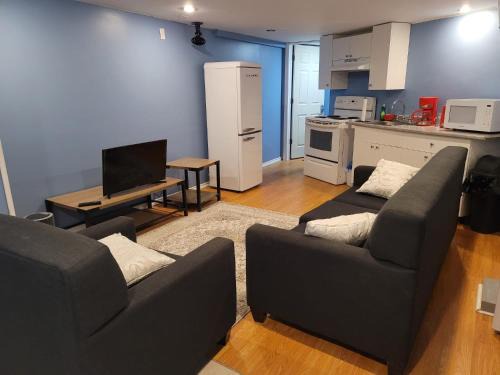 Cosy Basement Apartment on the East side.