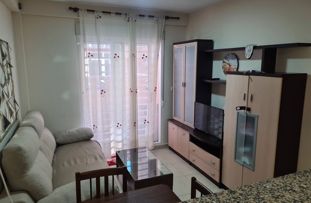 Cosy beach flat (ground floor) with terrace, AC, Heating and fast WiFi