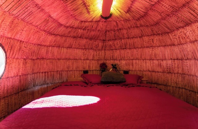 Cosy camping with front space and bedroom/heated pool