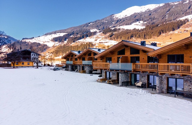 Gemütliches Chalet an einem plätschernden Bach