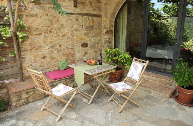Romantisches 2/3 Personen Apartment mit privater Terrasse, Pool und Garten