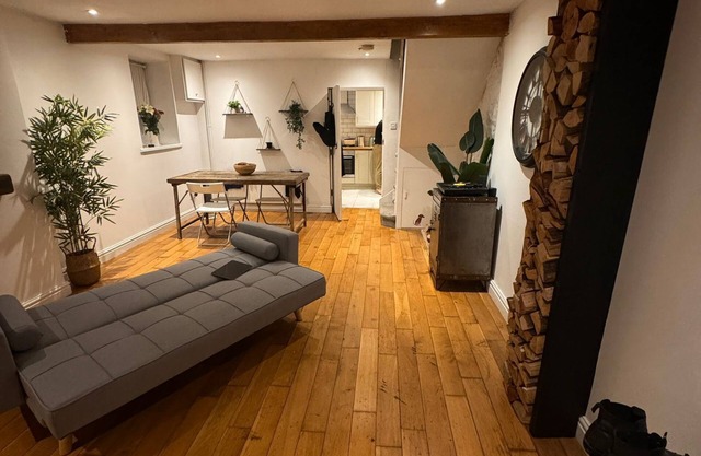 Cosy Cottage house Based in Cardiff City, 5-10 min to City Center.