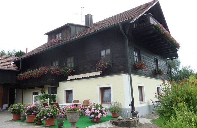 gemütliche Ferienwohnung im Landhausstil in ruhiger Einzellage im Grünen