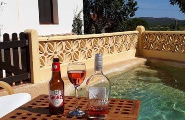 Cosy country cottage with plunge pool & bbq set in the peaceful countryside.
