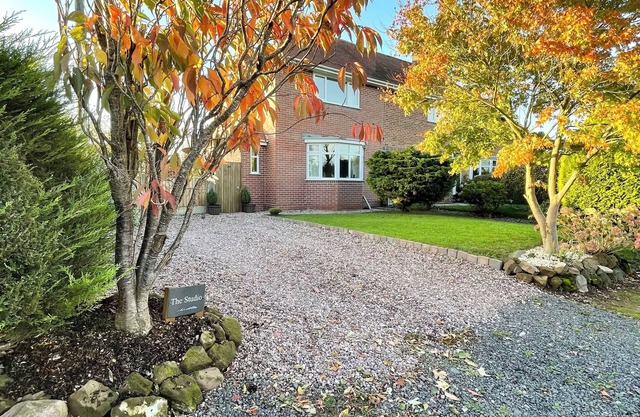 Cosy Countryside Hideaway w/ Parking, Garden, Views, Perfect For Couples/ Solos