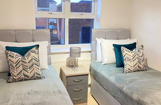 Cosy Family Home Perfect for Groups Contractor Welcome HS2