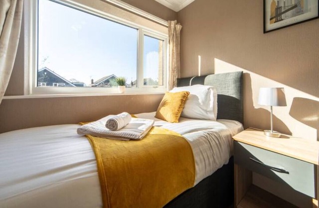 Cosy Four-Bedroom House in York with Free Parking