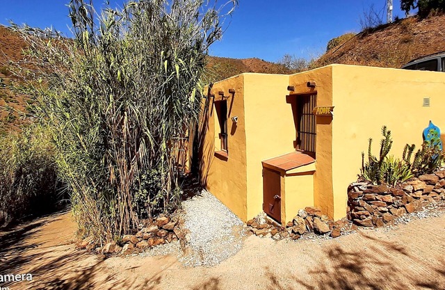 Cosy getaway retreat, yet not far from local amenities