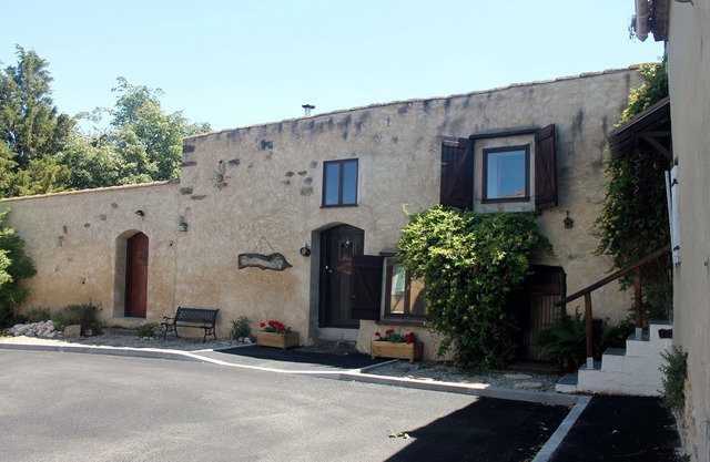 Gut eingerichtete Ferienwohnungen im Herzen eines ländlichen Dorfes, 25 Minuten von Carcassonne entfernt