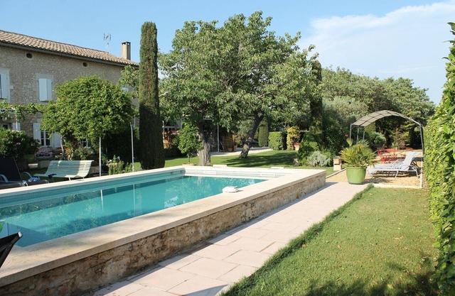 gemütliches Ferienhaus in der Nähe des Luberon mit Pool.