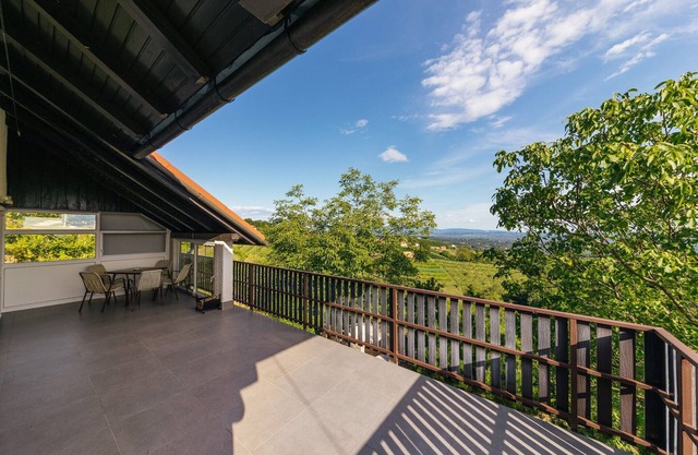 Cozy Hill Home Rucman mit einer atemberaubenden Aussicht