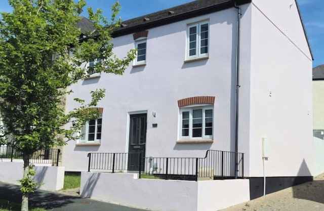 Cosy house on a quiet estate in Truro