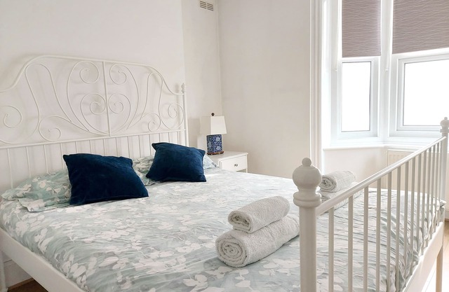 Cosy, king apartment + Free parking