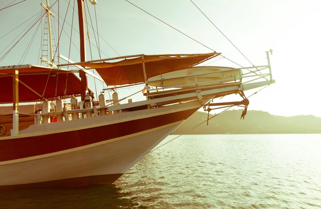 Gemütliches Liveaboard mit Klimaanlage für kleine Gruppen, Komodo National Park