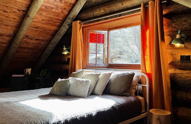 Cosy Log Cabin! Perfect for all those wanting to relax, destress and reconnect.