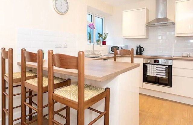 Cosy Modern Apartment for SHORT TERM Let in Horsham.