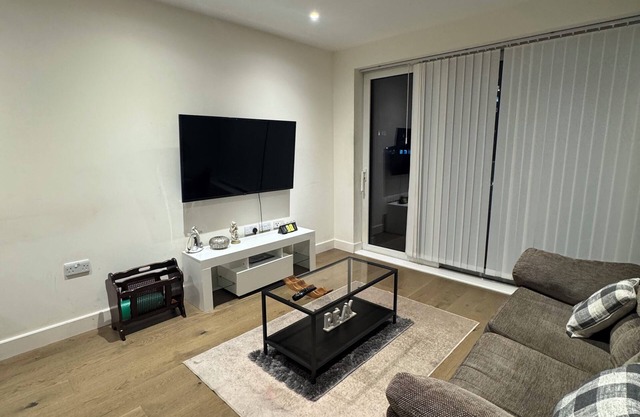 Cosy Riverview apartment. 10mins to the o2 Arena.