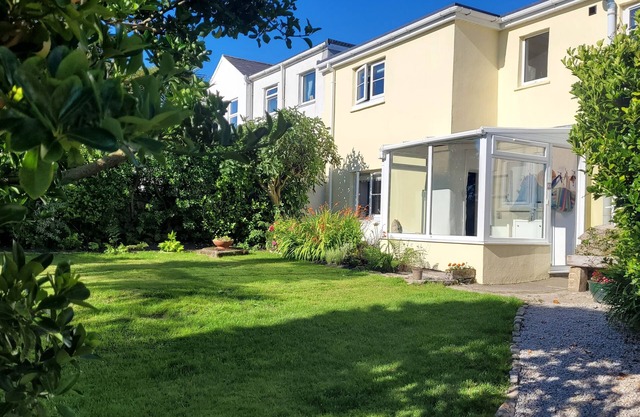 Cosy three bedroomed Cornish cottage close to the sea🏵Walk swim fish surf....