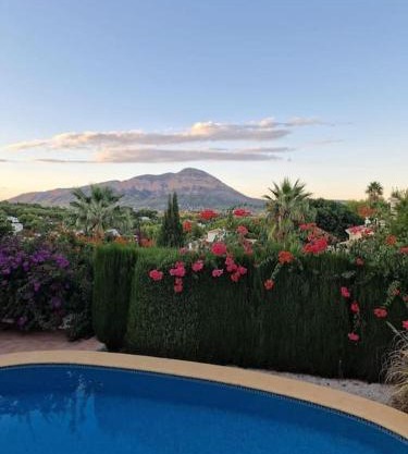 Cosy Villa with Private Pool and Mountain View
