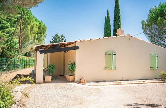 "Cotignac en famille - the perfect setting for your vacation"