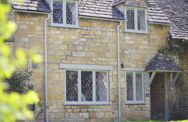 Cotswold Steinhaus im Zentrum von Broadway Dorf mit Parkplatz